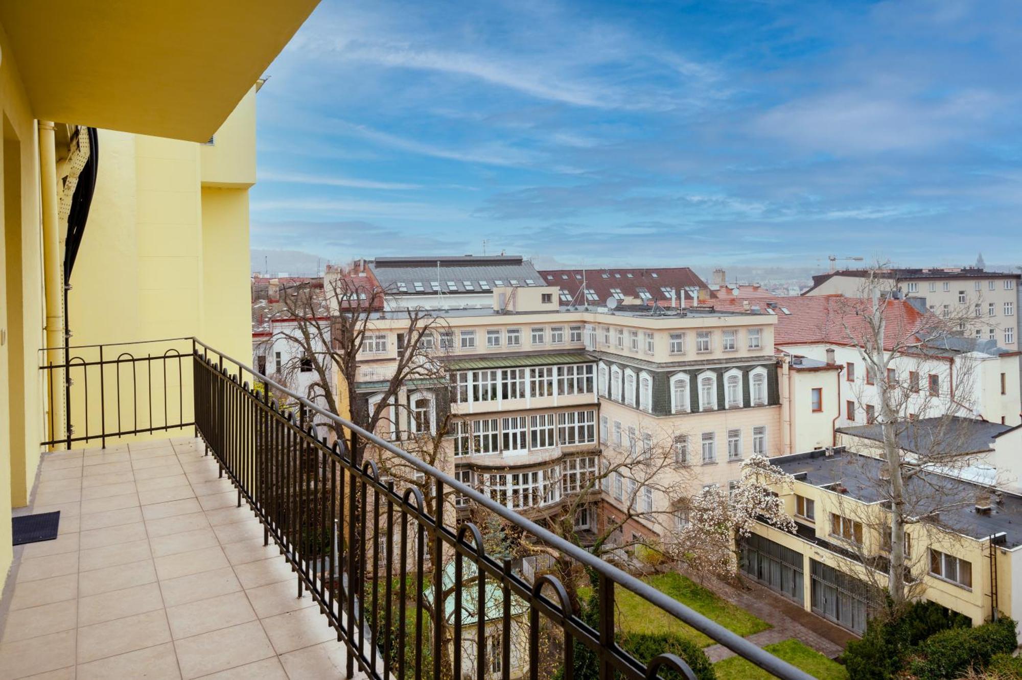 Palace Petrarca Прага Экстерьер фото